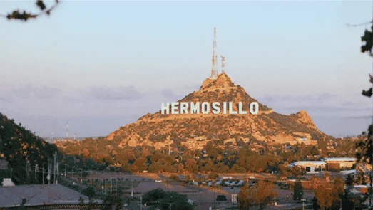 Imagen panorámica de la ciudad de Hermosillo, se muestra el horizonte con edificios y el cielo al atardecer, resaltando la belleza urbana de Hermosillo, Sonora.